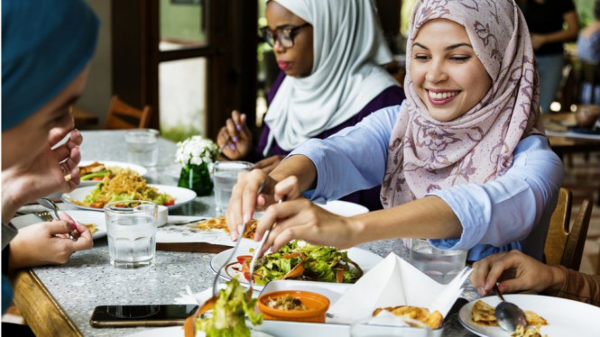 Para peneliti mengatakan menu makanan yang kita konsumsi sehar-hari berdampak pada seberapa lama kita hidup. - Getty Images