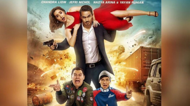 Poster resmi film Hit & Run