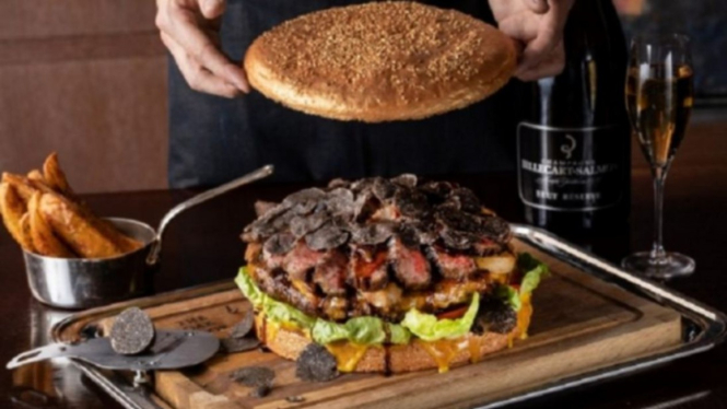 Golden Giant Burger 
