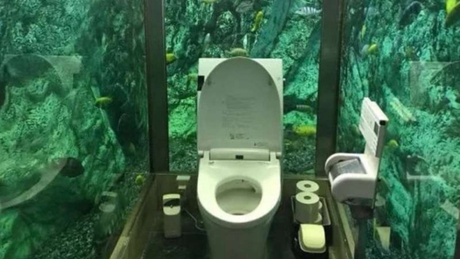 Toilet Aquarium