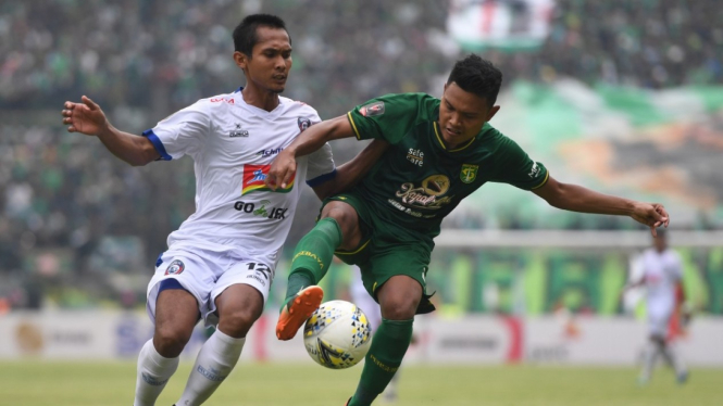 Ilustrasi pertandingan Persebaya vs Arema