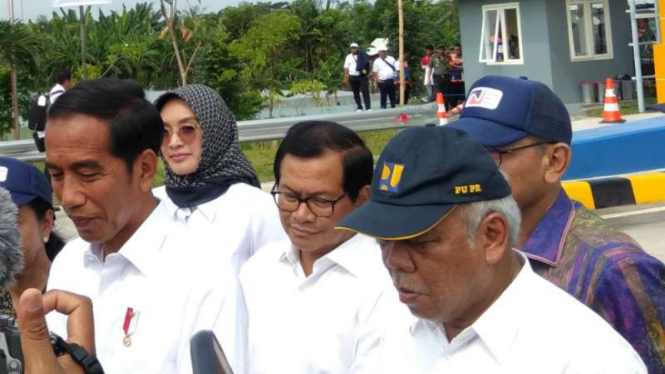 Joko widodo (Kiri).