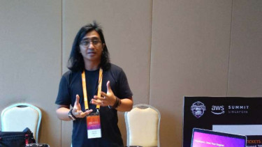 Technology Evangelist AWS, Donnie Prakoso.