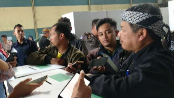 Bupati Garut Rudy Gunawan ketika ditemui wartawan dan ditanyai tentang polemik soal USBN yang dianggap menyinggung organisasi Banser pada Kamis, 11 April 2019.