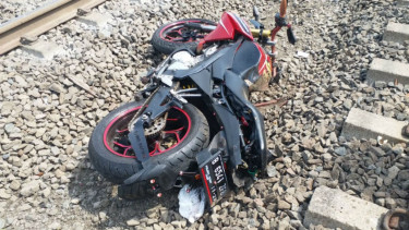 Motor yang tertabrak kereta