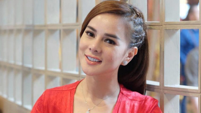 Astrid Tiar.