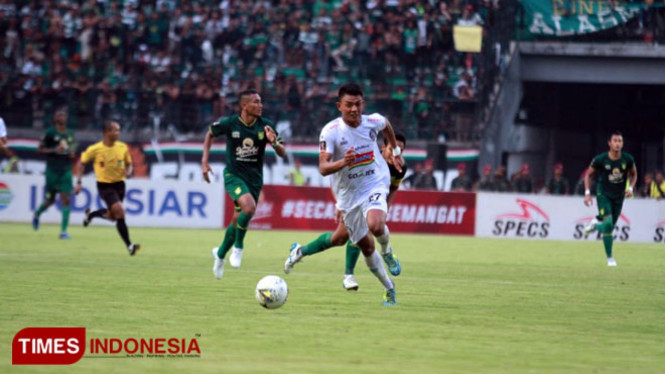 Pertandingan Arema FC vs Persebaya beberapa waktu lalu. (dok/TI)