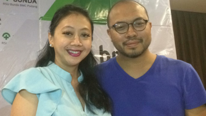 Asri Welas dan suami, Galiech Ridha Rahardja.