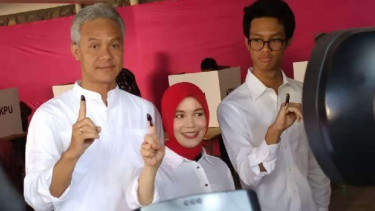 Gubernur Jawa Tengah Ganjar Pranowo dan keluarga.