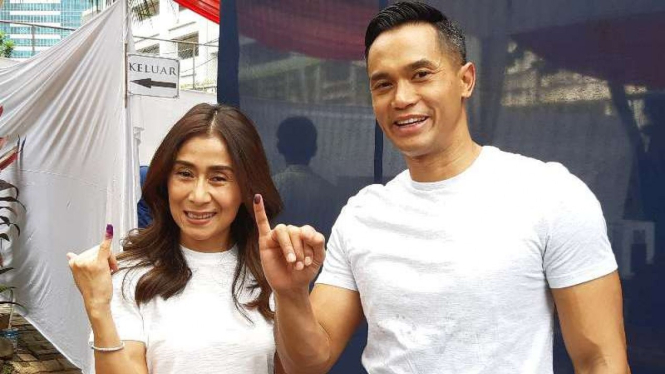 Anindya Novyan Bakrie dan istri, Firdinia Bakrie.
