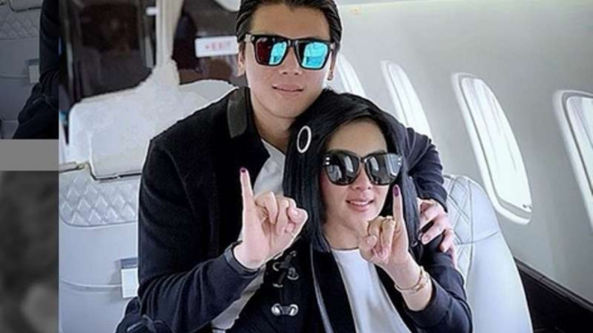 Syahrini dan Reino Barack.