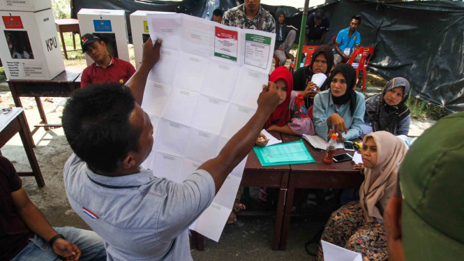 Ilustrasi Anggota Kelompok Penyelenggara Pemungutan Suara (KPPS)