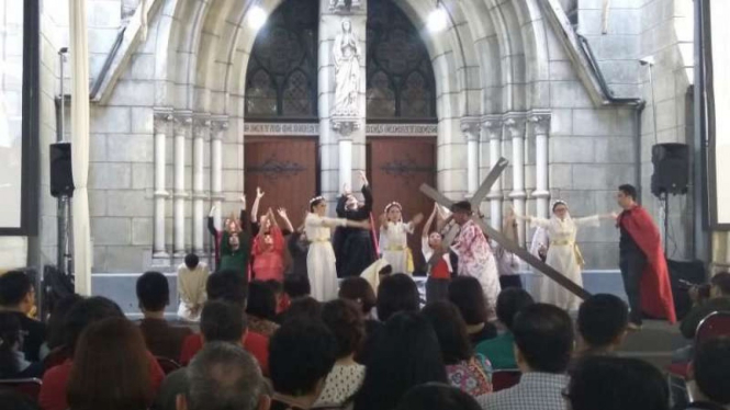 Perayaan Jumat Agung di Gereja Katedral, Jakarta Pusat.