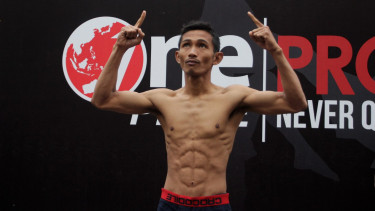Juara kelas atom One Pride Pro Never Quit, Ade Permana