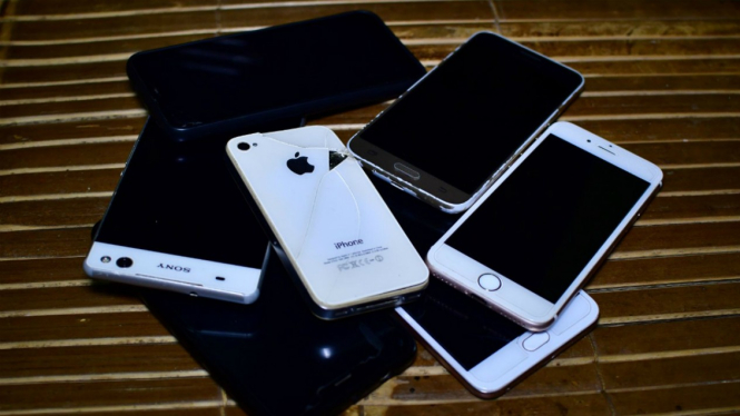 Ilustrasi sampah smartphone