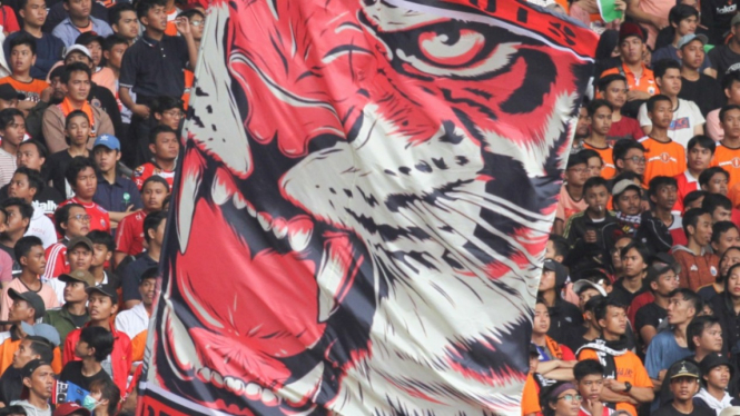 Pendukung Persija, Jakmania saat memberi dukungan.