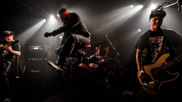 Aksi panggung grup Seringai dalam Everloud Festival 3 di Tokyo Jepang