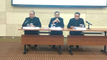 Direksi PT Garuda Indonesia dalam konferensi pers tentang rencana pembentukan holding bidang transportasi udara oleh Kementerian BUMN di Garuda City Center, Tangerang, Banten, Rabu, 24 April 2019.