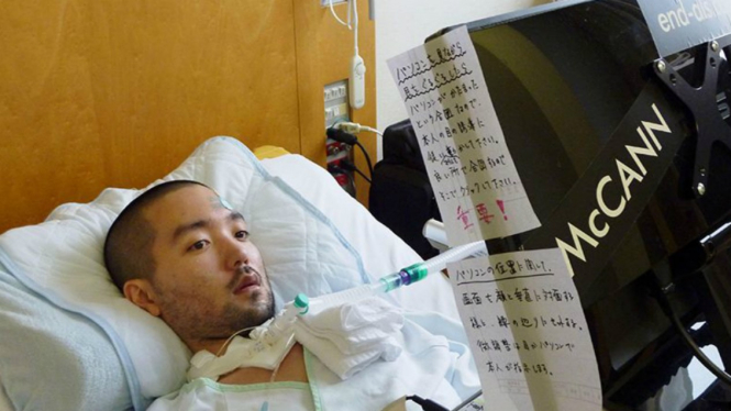 Penderita lumpuh - penyakit motor-neuron mengandalkan teknologi untuk bicara