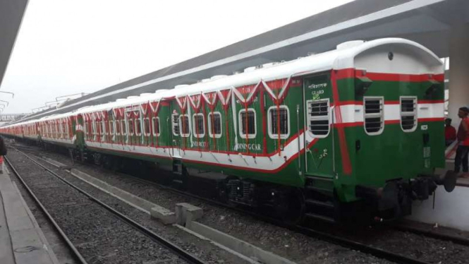 Kereta Api Buatan Indonesia Meluncur di Bangladesh