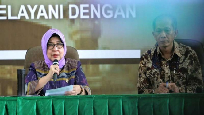 Menteri Kesehatan, Nila F Moeloek memberikan pembekalan petugas haji 2019