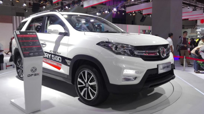 SUV DFSK Glory 560 tampil dalam pameran IIMS 2019.