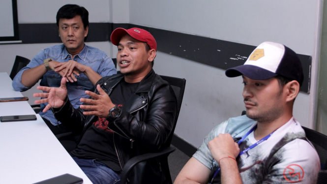 Pemain Film Roh Fasik Kunjungi VIVA, Evan Sanders