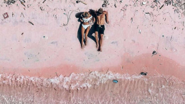 Pantai Pink di Pulau Komodo