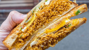 Roti panggang Indomie.