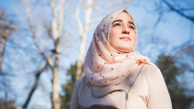 Ilustrasi wanita berhijab.