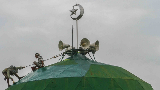 pengeras suara di kuba masjid