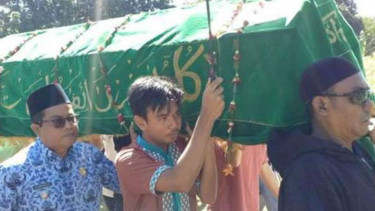 Petugas KPPS Depok meninggal diduga akibat kelelahan setelah pemilu.
