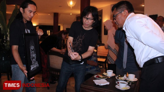 Direktur Gawainesia TIMES Indonesia, Doddy Hernanto alias Mr D (tengah). (FOTO: Tria Adha/TIMES Indonesia)