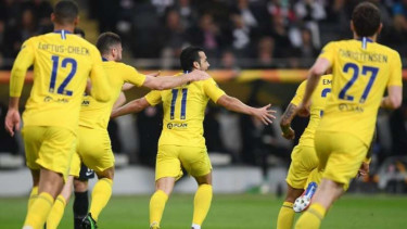 Winger Chelsea, Pedro Rodriguez merayakan gol ke gawang Eintracht Frankfurt