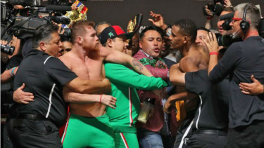 Keributan antara Canelo Alvarez dan Danny Jacobs