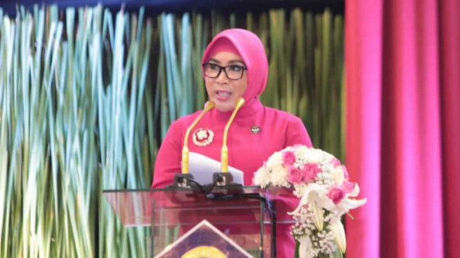 Istri Kapolri Tri Suswati.