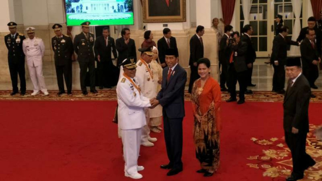Jokowi Lantik Gubernur-Wagub Maluku Utara, Abdul Gani Kasuba dan Al Yasin