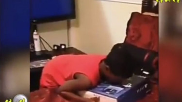 Anak mendapat PS4.