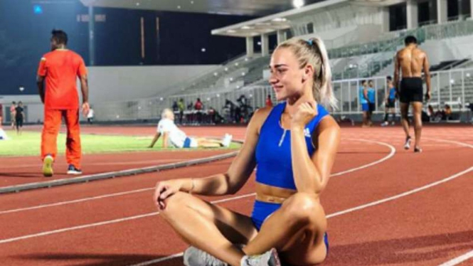 Pelari asal Kazakhstan, Elina Mikhina.