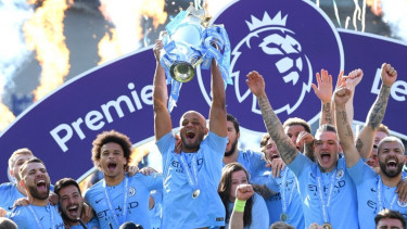 Pemain Manchester City merayakan gelar juara Premier League 2018/2019