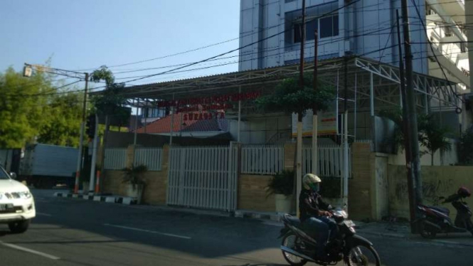 Gereja Pantekosta di Raya Arjuno Surabaya (pagar kuning) pada Senin, 13 Mei 2019.