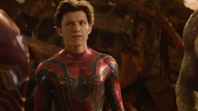 Tom Holland sebagai Spider-Man. 