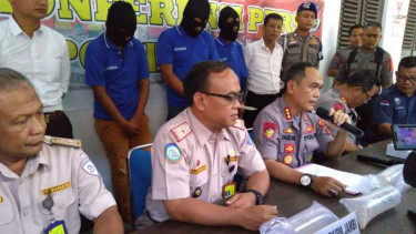 Penggerebekan gudang Lobster di Jambi.