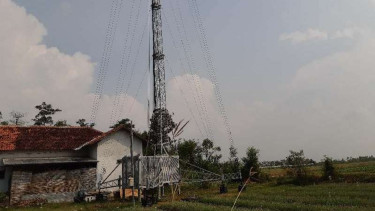 'Cell on Wheel' Smartfren di Desa Sidamulya, Kecamatan Wanasari, Brebes.