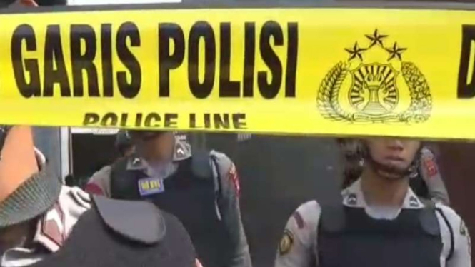 Polisi menjaga suatu lokasi tempat kejadian perkara. (Foto ilustrasi)