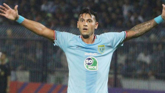 Striker Persela Lamongan, Alex Dos Santos Goncalves.