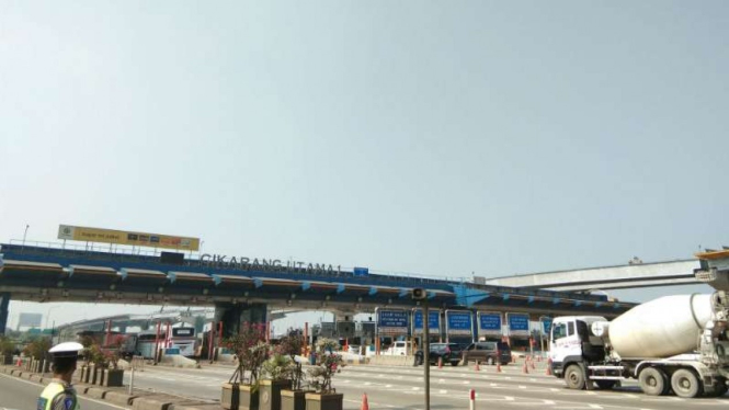 Iilustrasi Gerbang Tol Cikarang Utama