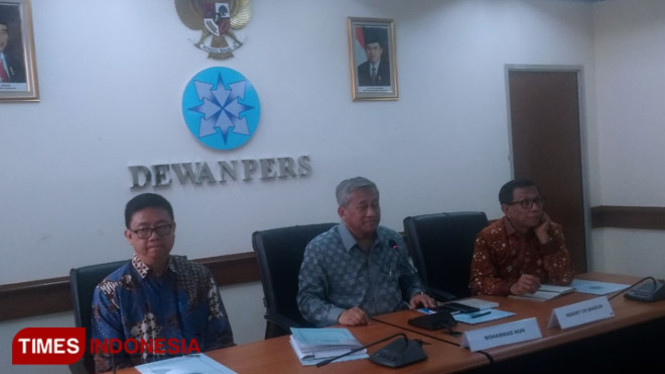 Ketua Dewan Pers periode 2019-2022 Mohammad Nuh (tengah). (FOTO: Yayat R Cipasang/TIMES Indonesia)