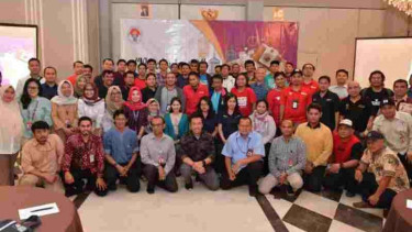 Buka bersama Menpora dengan wartawan.