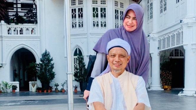 Ustaz Arifin Ilham dan Istri